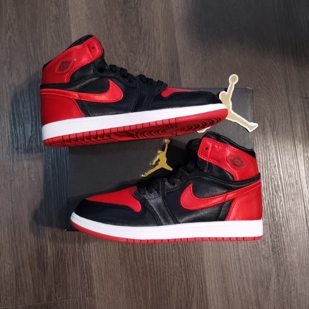 Sz 3y PS Nike Air Jordan 1 Retro High OG Satin Bred Preschool FD5304-061